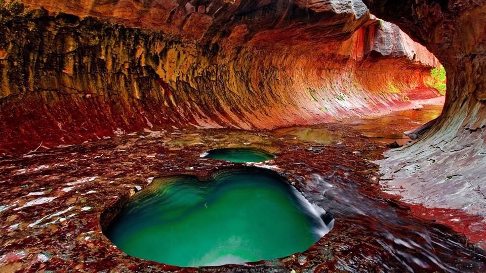 Природный тоннель в Национальном парке Зайон