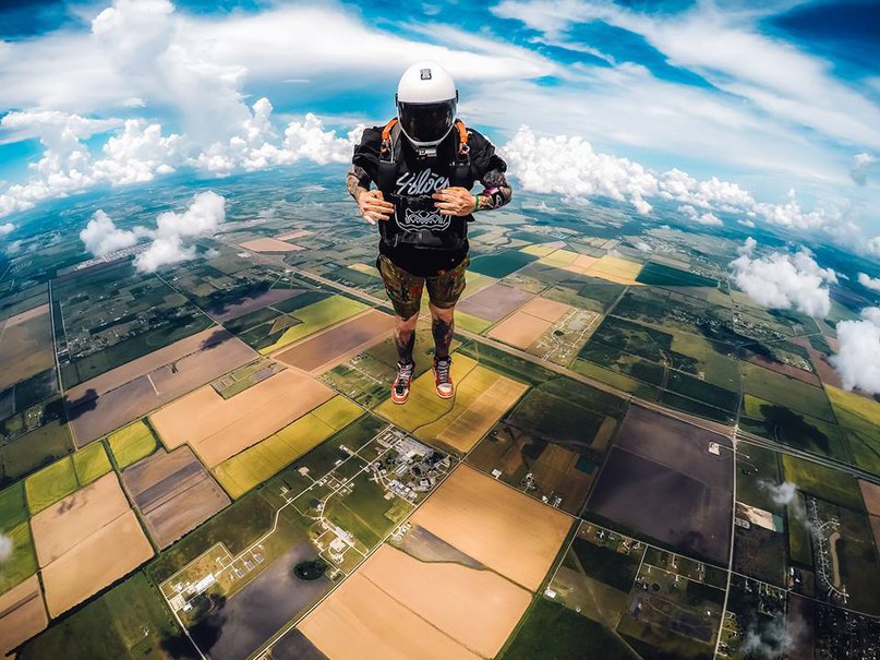 Люди называют тебя сумасшедшим, когда ты делаешь то, на что у них никогда не хватило бы смелости! Границ не существует! Мы создаем их сами!