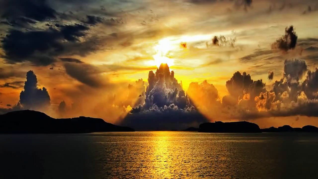 Воздушный замок - так прозвали этот красивый закат в Швейцарии.