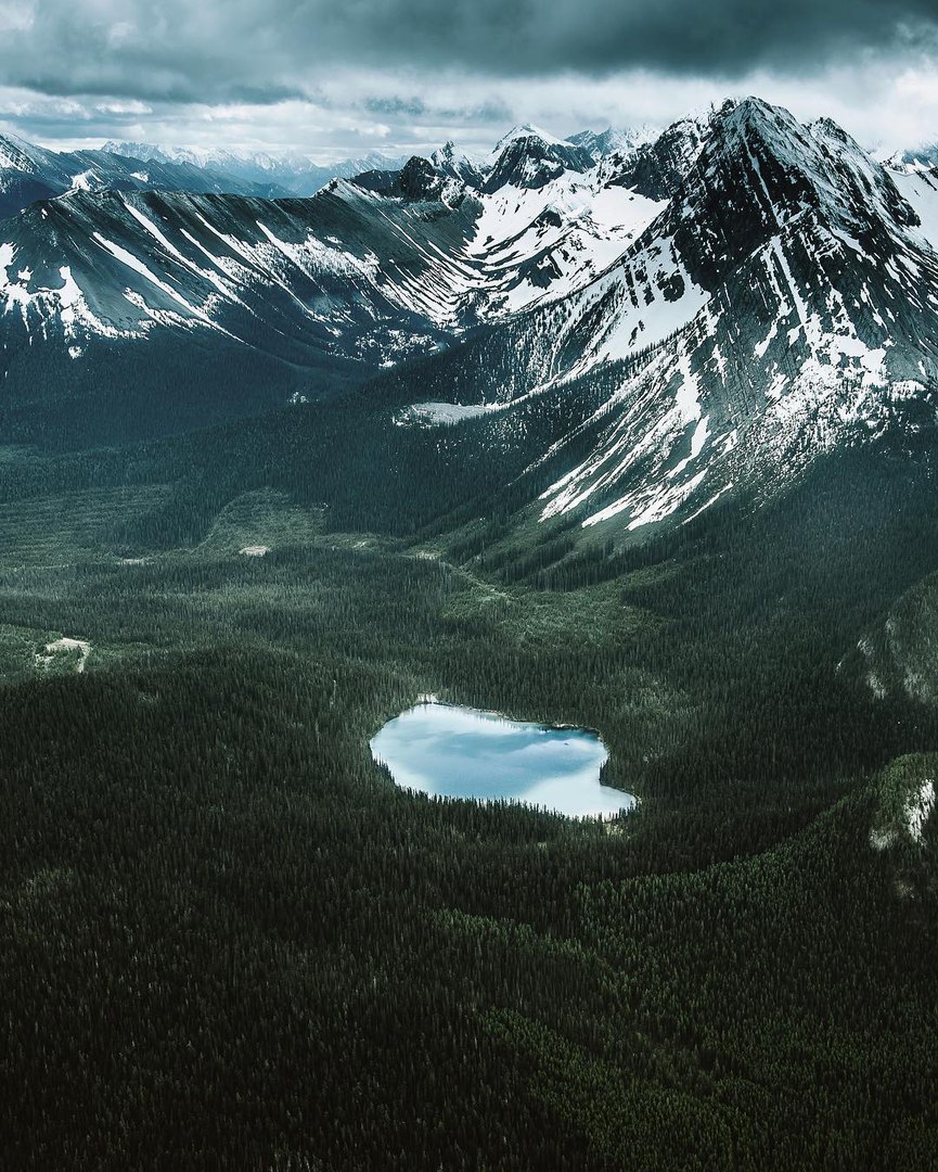Когда знаешь, о чём поговорить с человеком — это признак взаимной симпатии. Когда вам есть, о чём вместе помолчать — это начало настоящей дружбы!