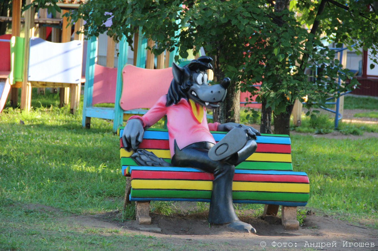 Детский лагерь "Новое поколение" где-то в районе Усть-Качки на берегу Камы (Пермский край). <br><br>Современный взгляд на советские пионерские лагеря.