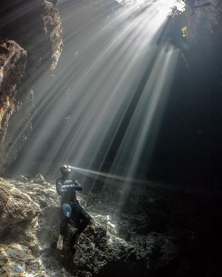 Кристально чистая вода, Мексика. <br>Глубина около 12 метров.
