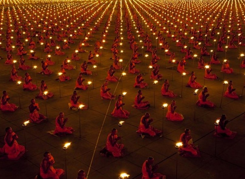 100 000 буддийских монахов в молитве за мир во всём мире. <br>Таиланд