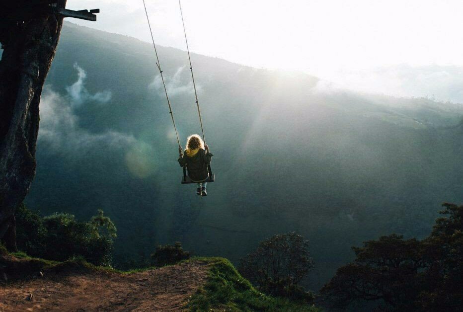 А вы бы рискнули покачаться на таких качелях? 