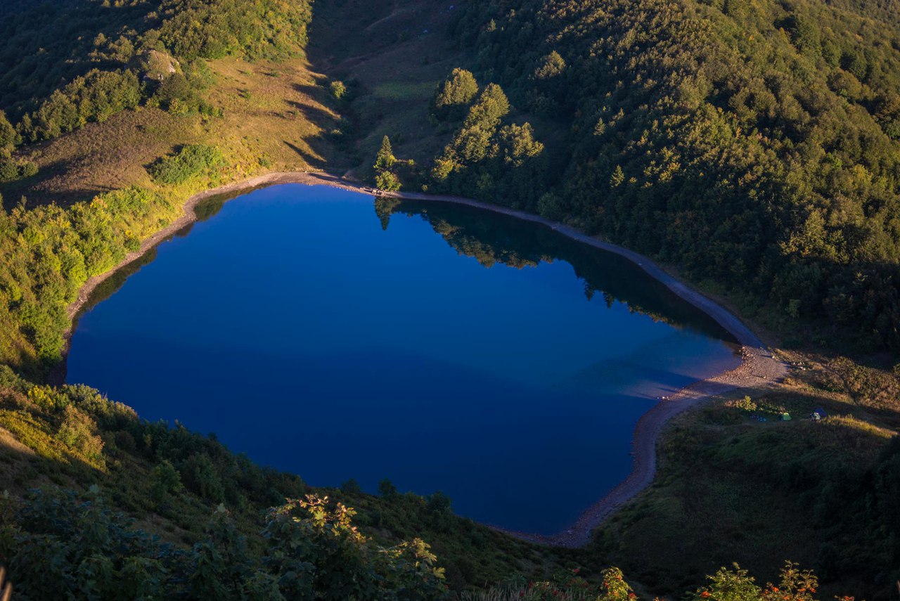 9 удивительных озер юга России - описания, координаты и маршруты под фото<br>Сохраните себе, если хотите посетить их все.