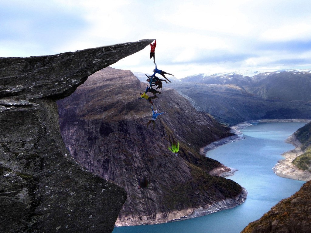 Мама очень волновалась, что я иду в горы с своими друзьями. <br>Скинул ей это фото и написал, что все в порядке.