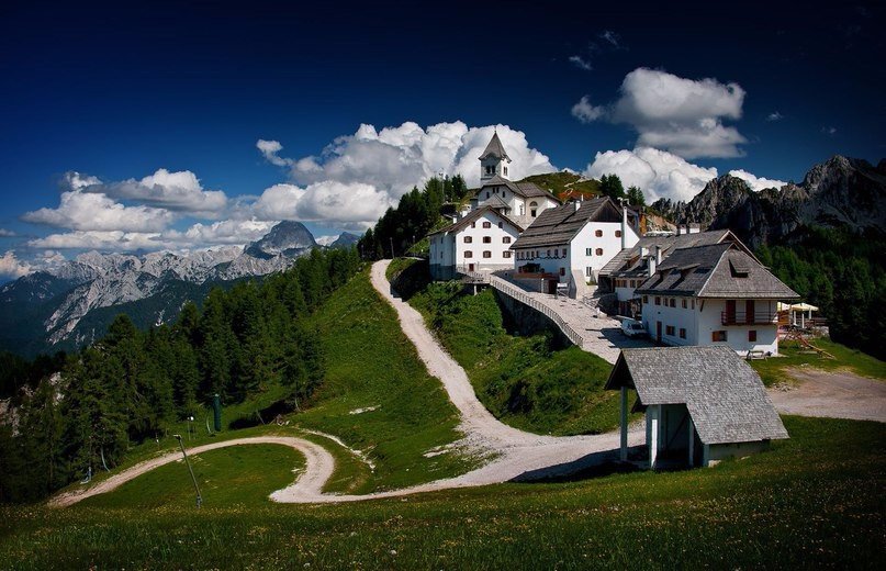 Гора Луссари, Италия