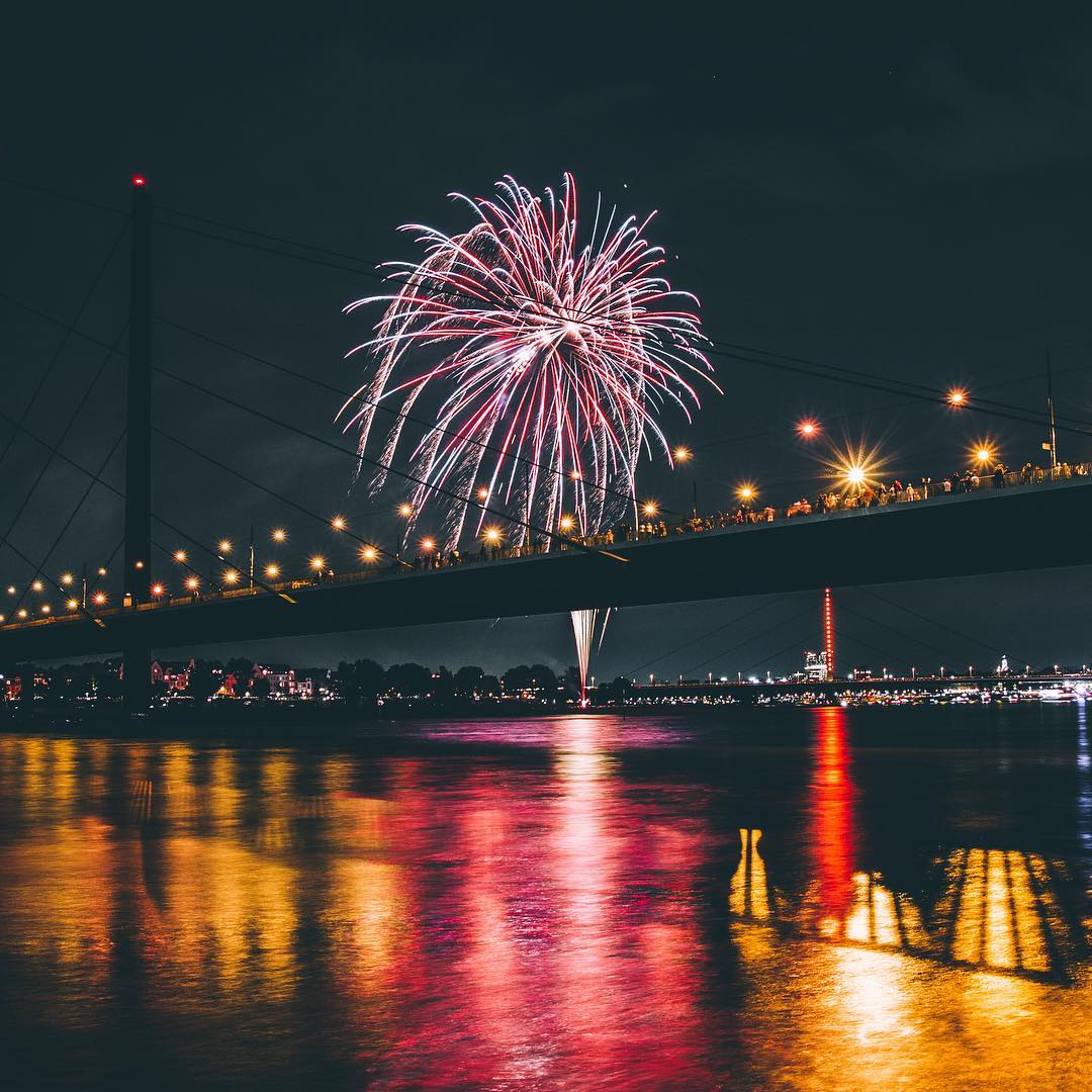 Новогодний фейерверк в Дюссельдорфе, Германия<br><br>Фото: sebnero