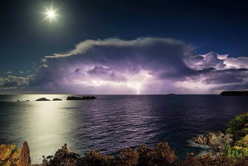 Луна и гроза