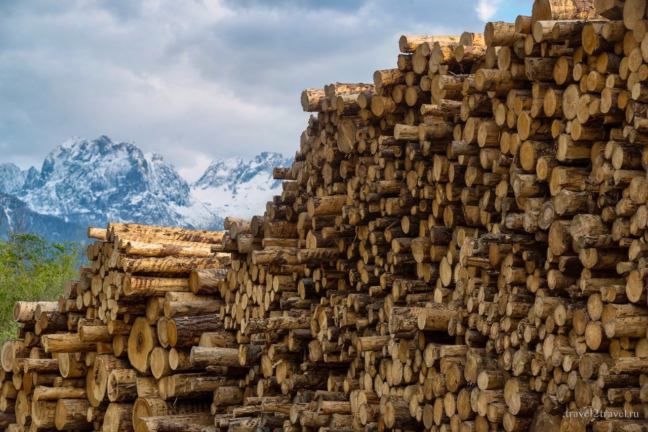 Брёвна и горы