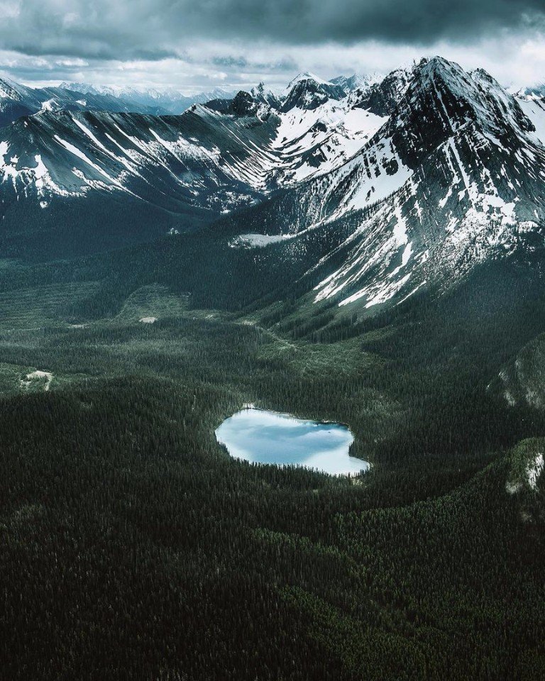 Когда знаешь, о чём поговорить с человеком — это признак взаимной симпатии. Когда вам есть, о чём вместе помолчать — это начало настоящей дружбы!