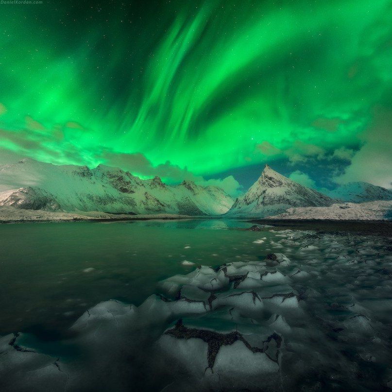 Полярное сияние над Лофотенскими островами, Норвегия.