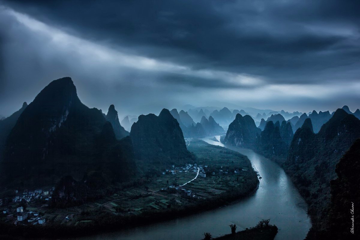 Фантастические карстовые холмы на реке Ли. Китай, округ Яншо.