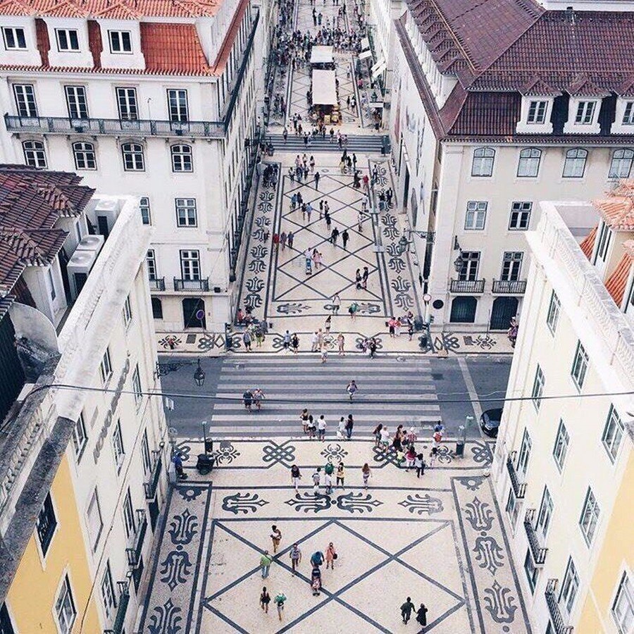 Пешеходная улица в Португалии