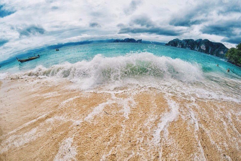 Хочу на море. Я чувствую, как оно волнуется без меня.