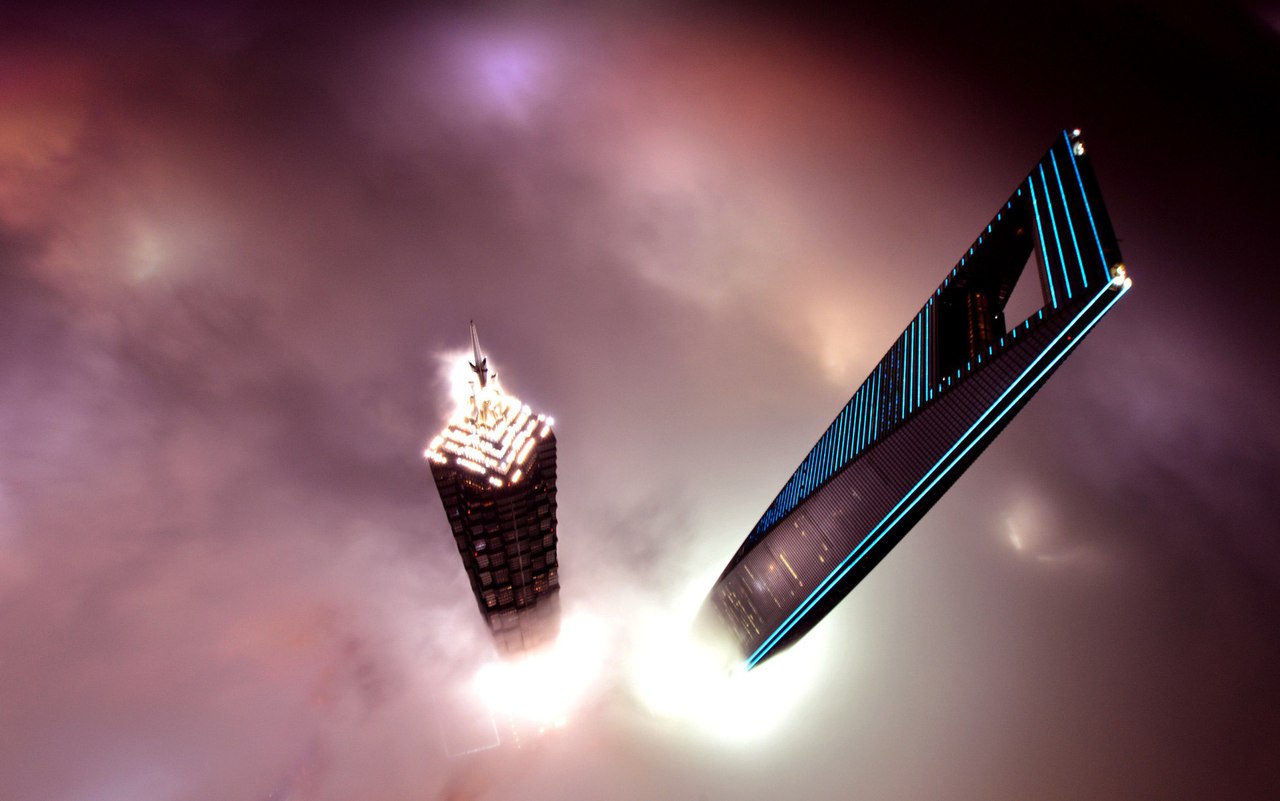 Вид со 121-го этажа Шанхайской башни, Китай.