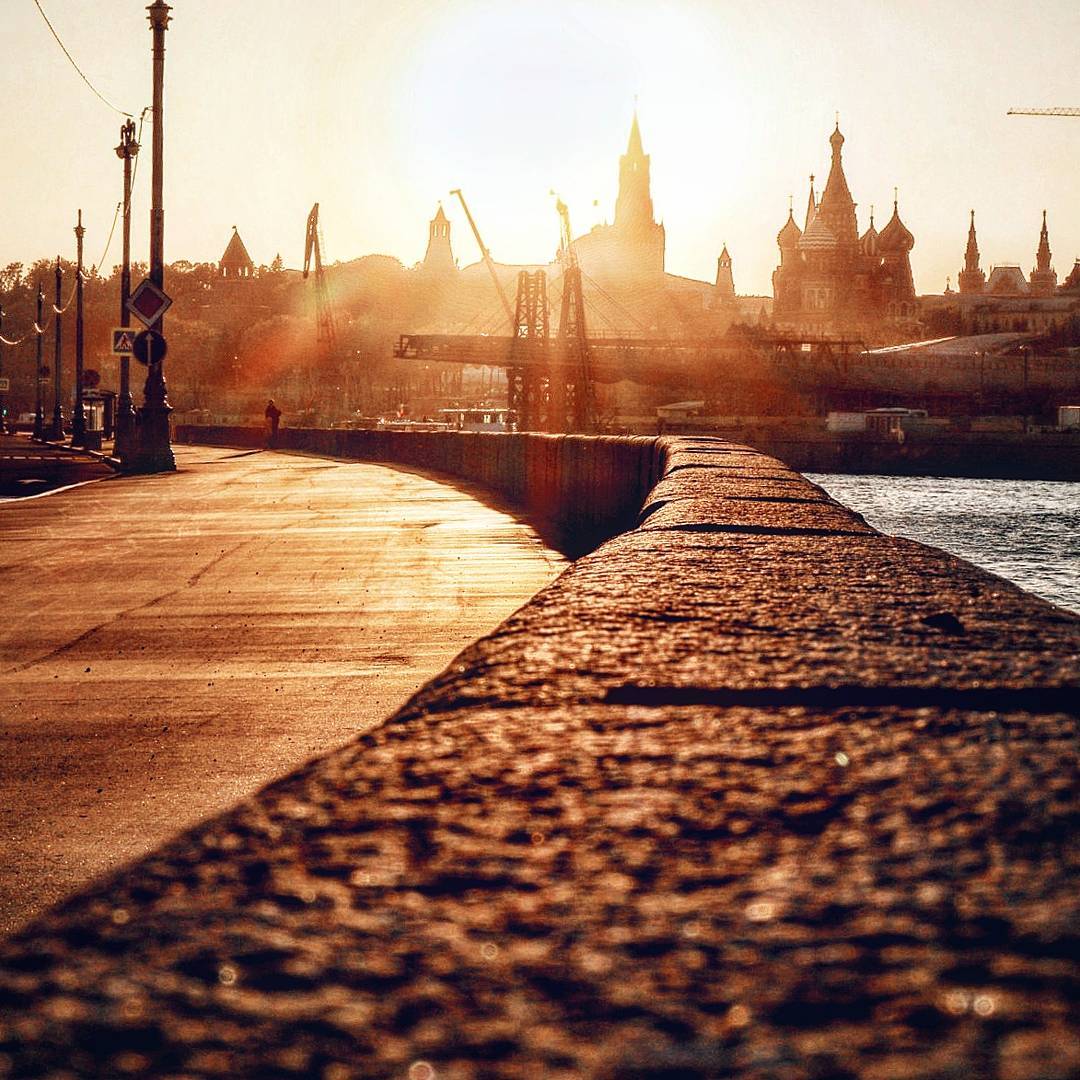 Залитая солнцем Москва