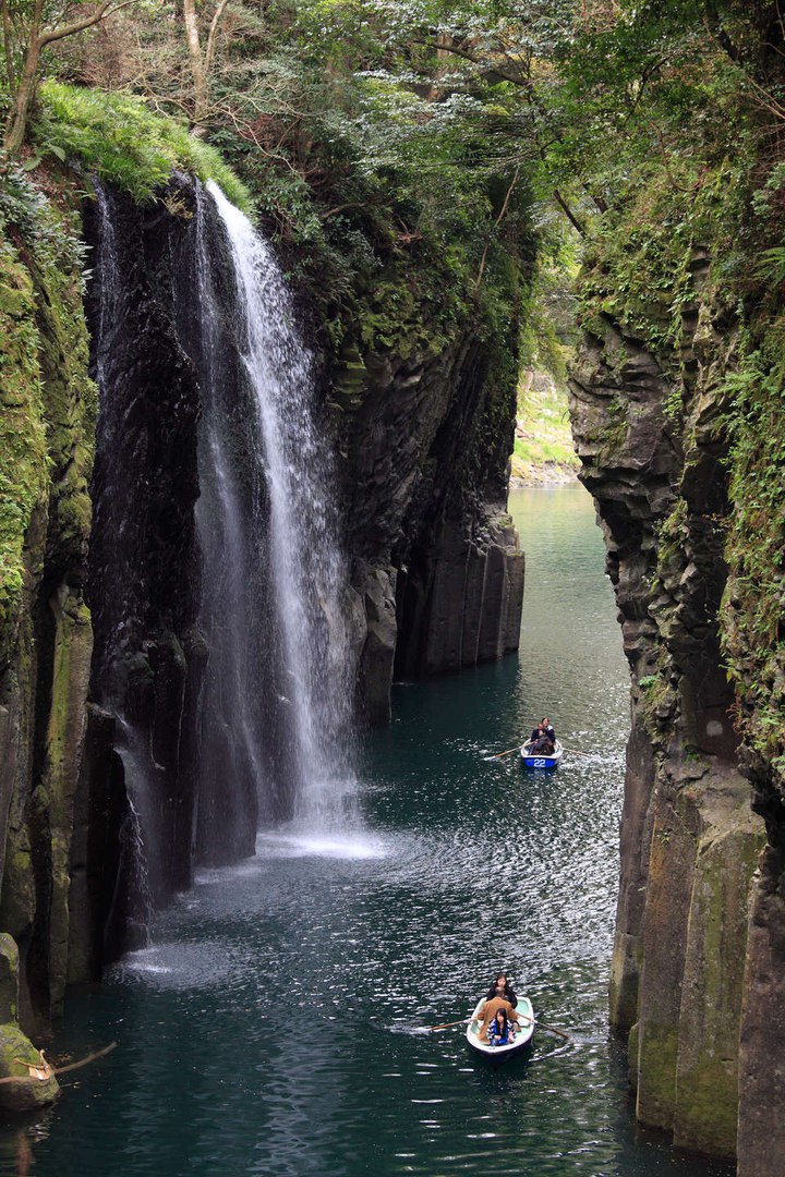 Манай Фоллс, Япония