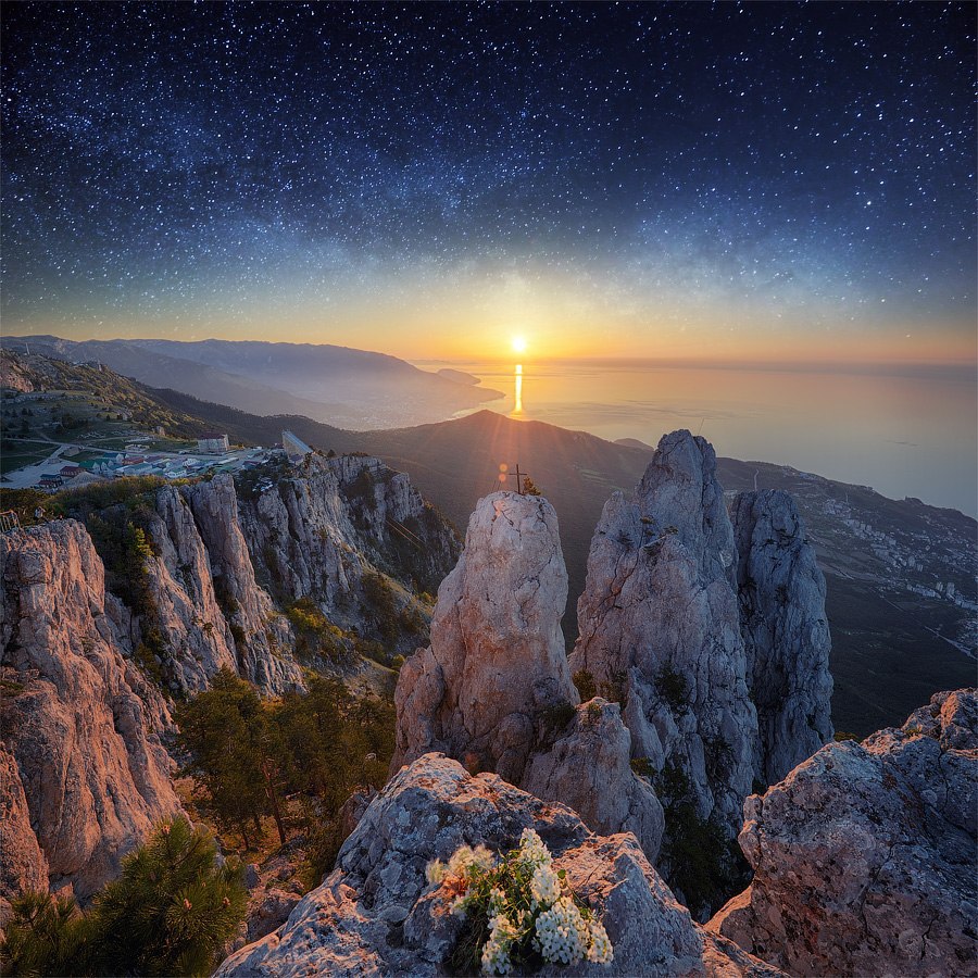 Восход над Ай–Петри, Крым.