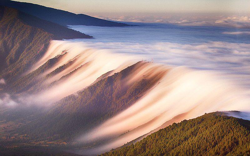 Водопад из облаков, Канарские острова, Испания.