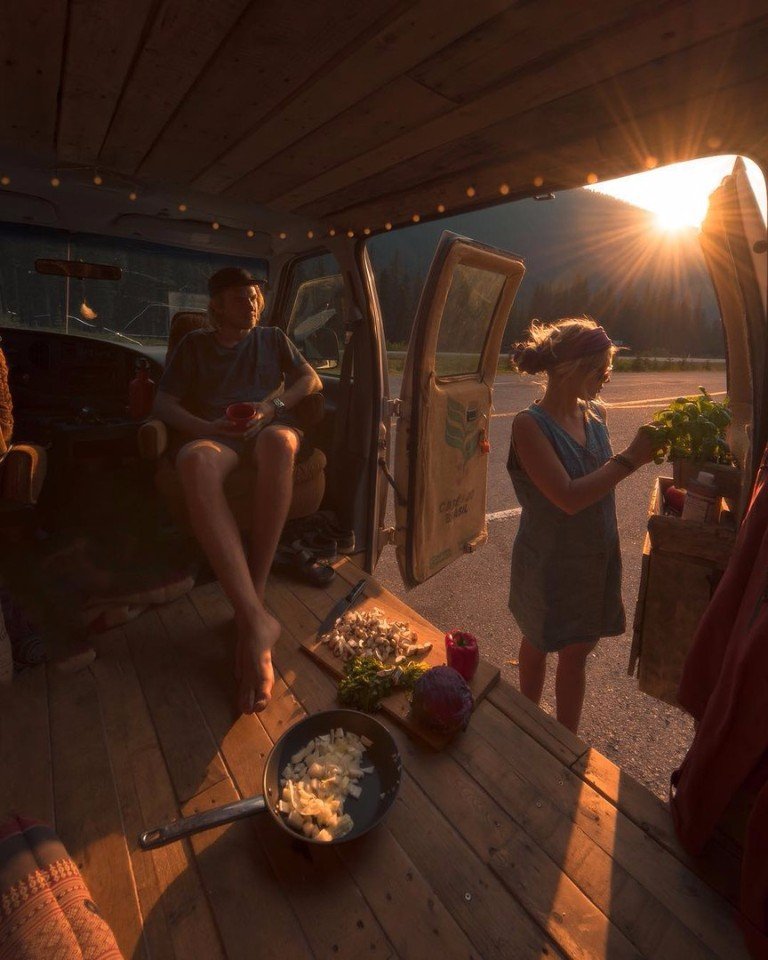 Настроение: путешествовать по Канаде на фургоне, а не вот это вот всё.