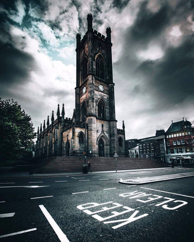 С удовольствием прогулялся бы по мрачному Ливерпулю