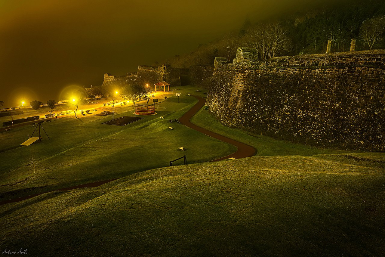 Ангра-ду-Эроишму, Португалия