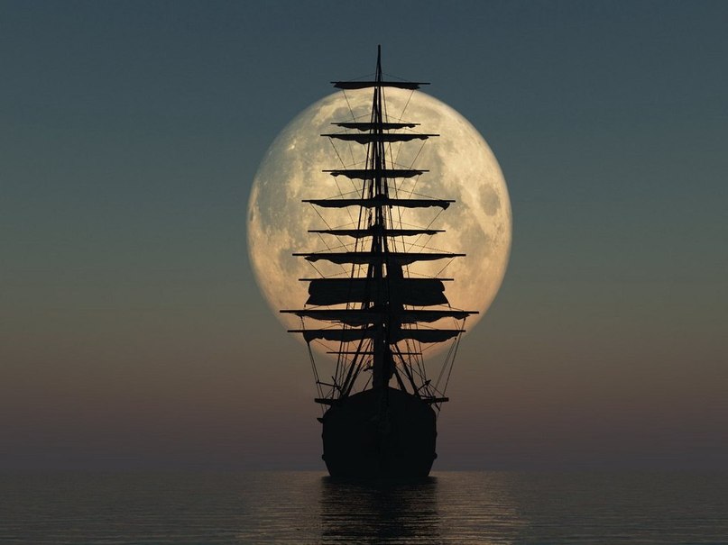 Парусник на фоне полной луны.