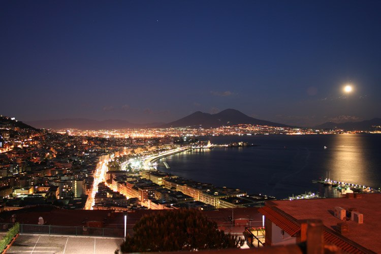 Италия, Неаполь