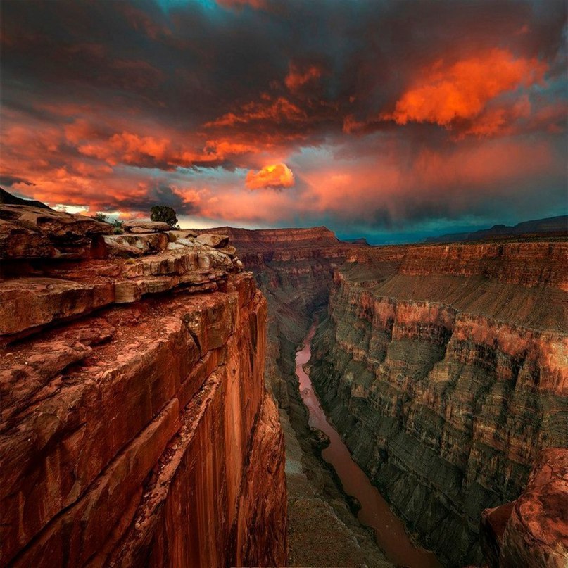 Закат над рекой Колорадо