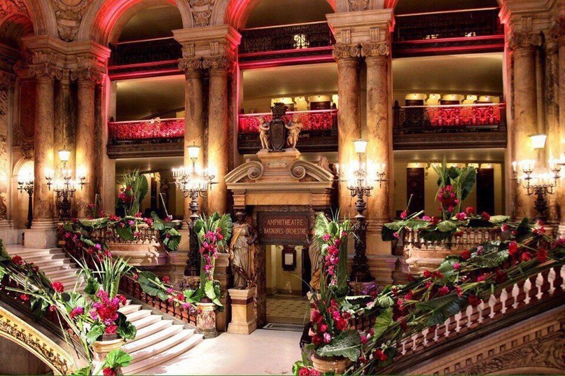 Incredible beauty of the theater in France - 6