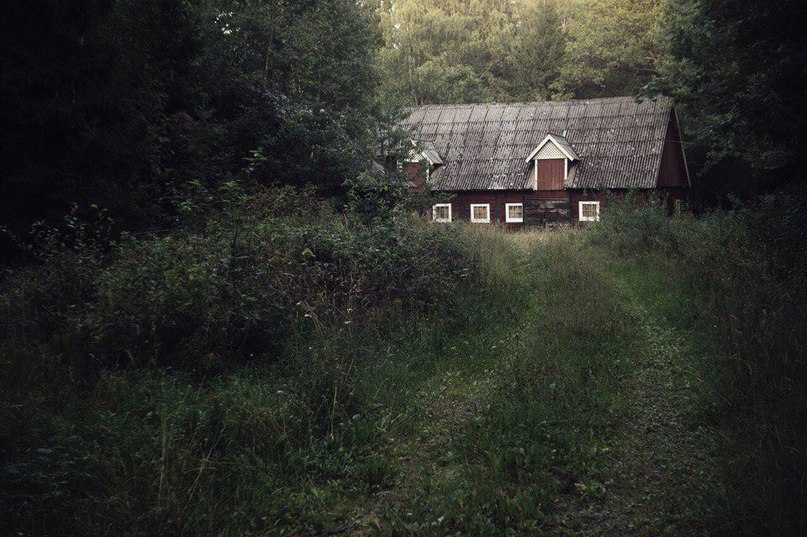 Мрачная красота заброшенных строений. - 6