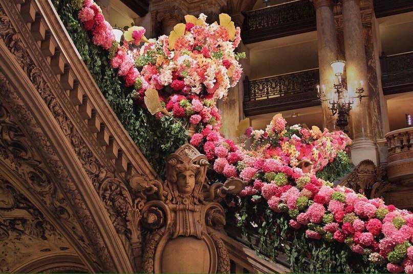 Incredible beauty of the theater in France - 5