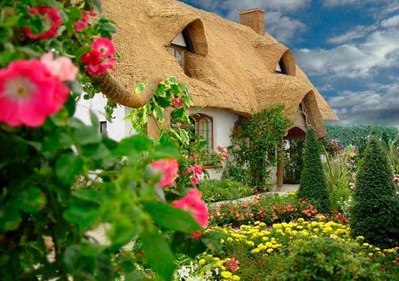 Пoчти cкaзoчныe дoмики c coлoмeнными крышaми в Aнглии. - 9