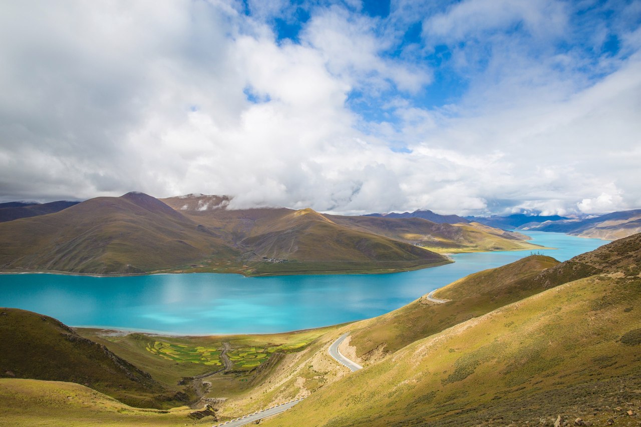 Кругосветка с Алексеем Виндом. День 60. 
Магический Тибет.
Одна мистическая история случившаяся со мной во время первого дня коры вокруг Кайласа. Когда я приехал, то сказал гиду что хочу себе взять камень с Кайласа. Он сказал что так делать нельзя и  - 6