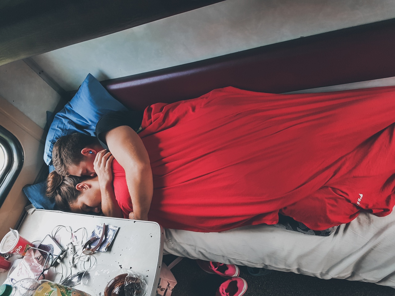 Любовь - ... это путешествовать вместе)