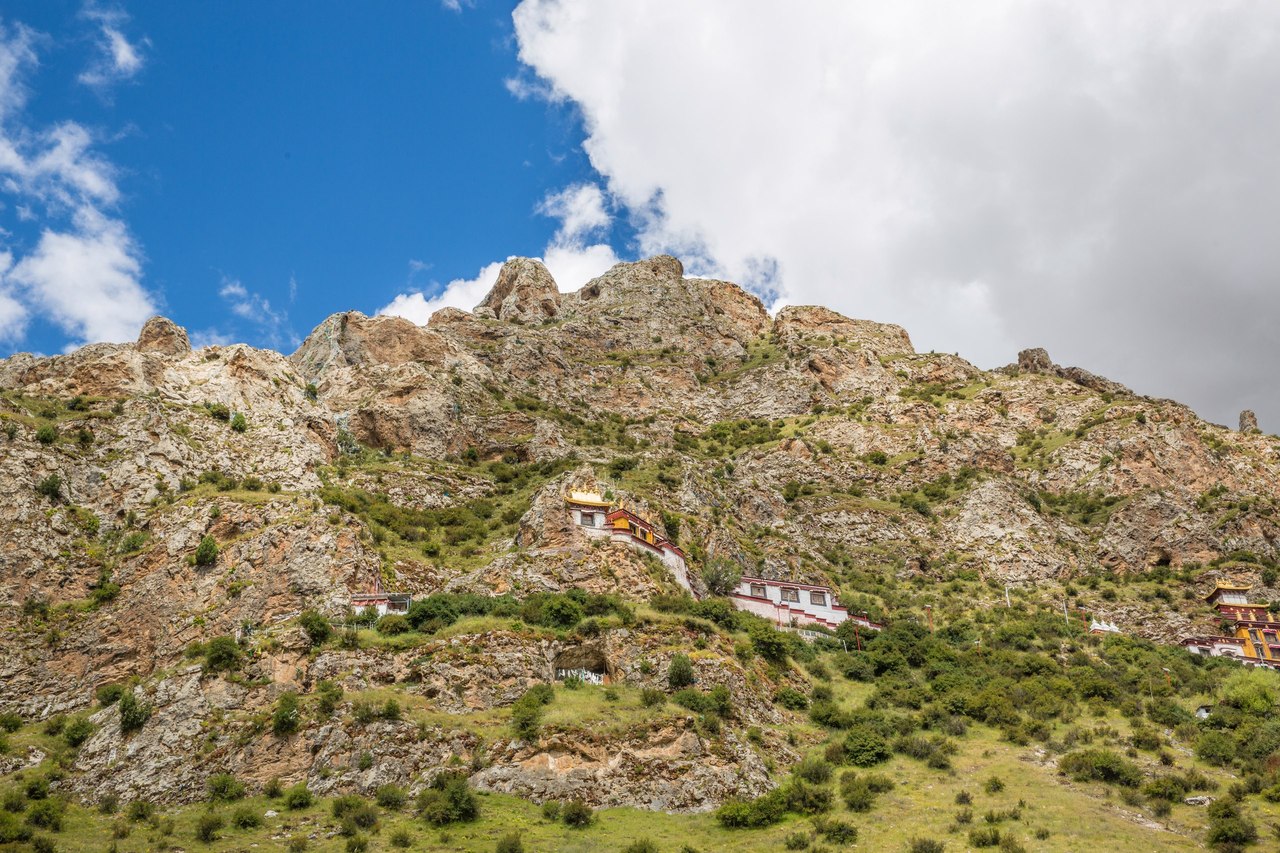 Кругосветка с Алексеем Виндом. День 60. 
Магический Тибет.
Одна мистическая история случившаяся со мной во время первого дня коры вокруг Кайласа. Когда я приехал, то сказал гиду что хочу себе взять камень с Кайласа. Он сказал что так делать нельзя и  - 8