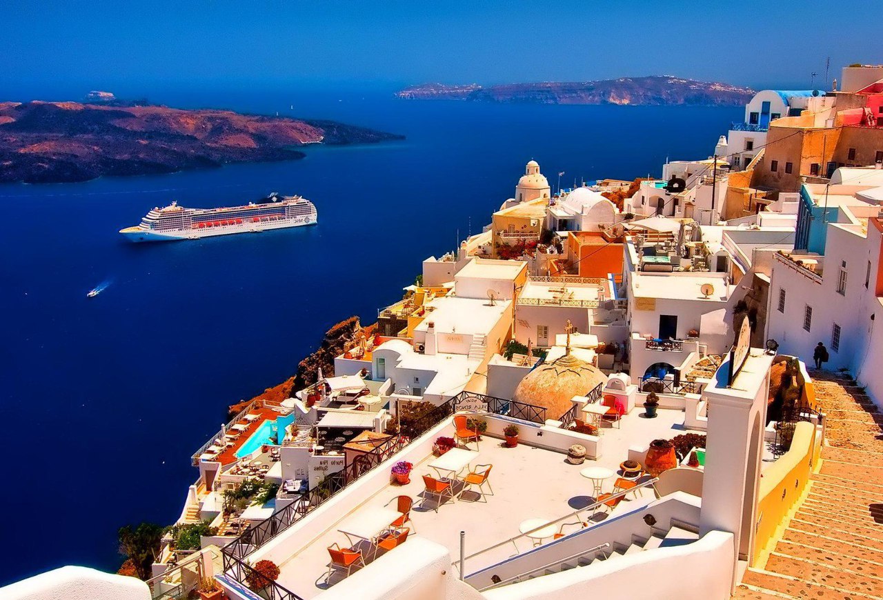 The alluring beauty of fairy-tale Santorini, Greece - 8