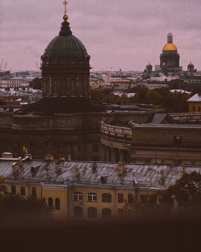 В хмуром Питере своя загадочная атмосфера...