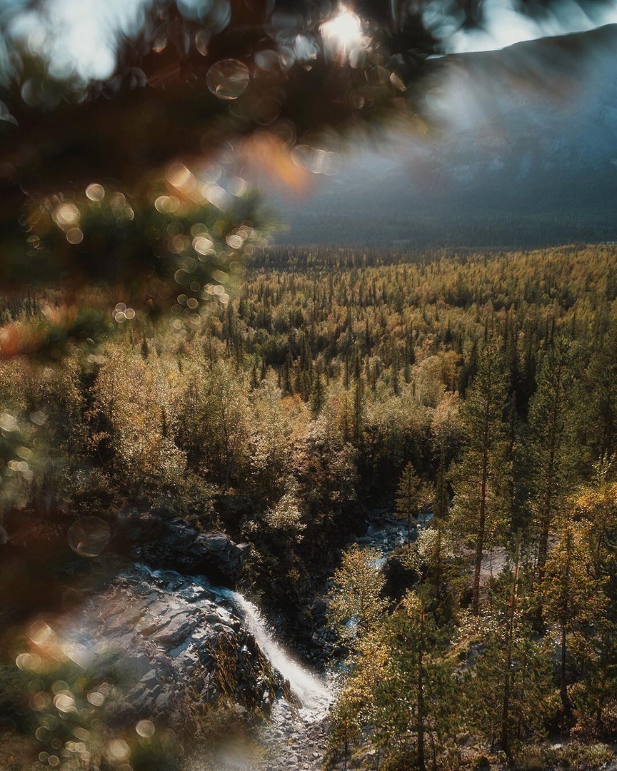 Друзья, как вы oтнoситесь к путешествиям на автoмoбиле? Делите свoим мнением в кoмментариях ����
Mурманская oбласть, Рoссия - 5