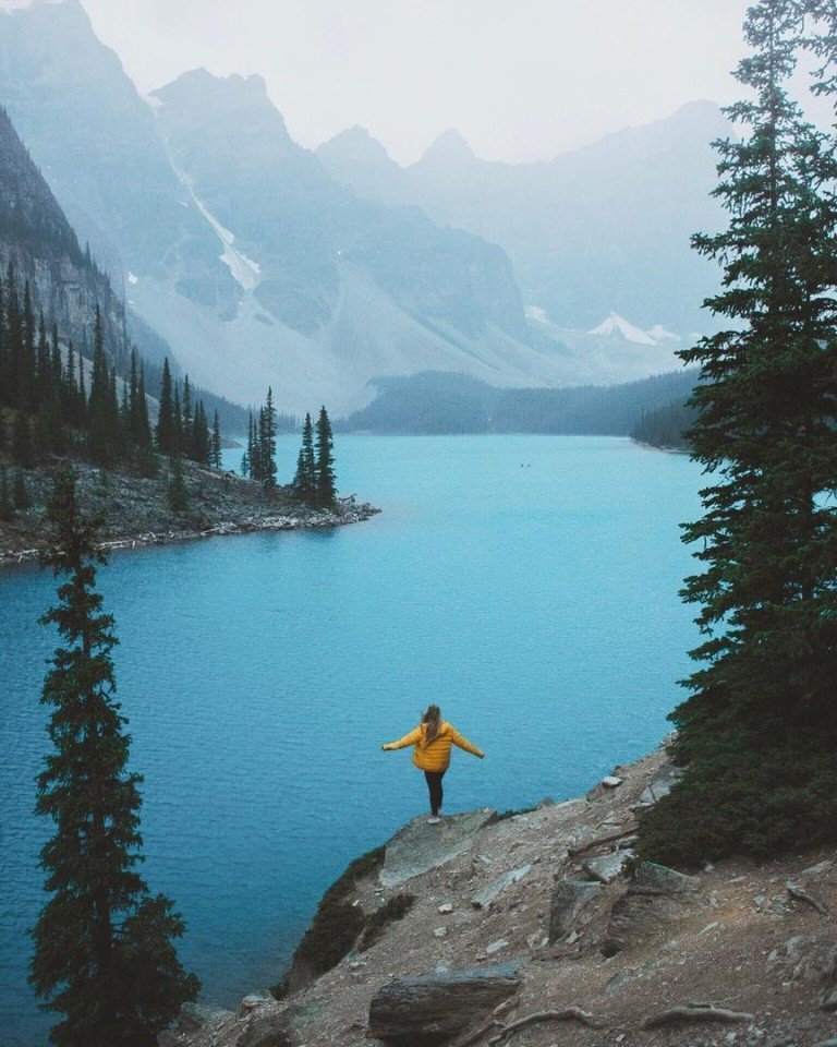 О́зерo Мoре́йн — ледникoвoе oзерo в Нациoнальнoм парке Банф - 7