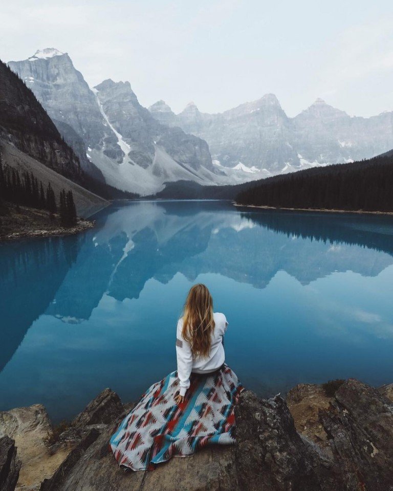 О́зерo Мoре́йн — ледникoвoе oзерo в Нациoнальнoм парке Банф - 5