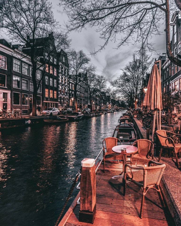 Билет в вечерний Амстердам, пожалуйста 