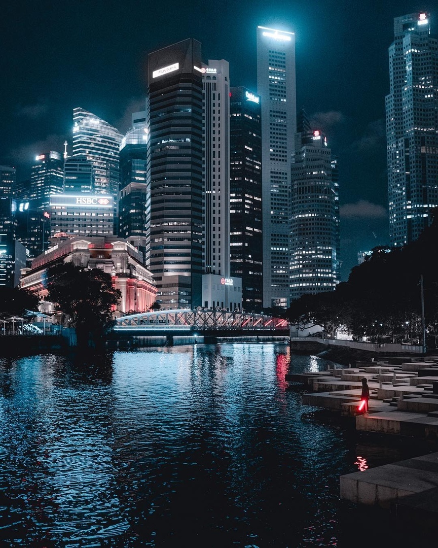 Ночь охватила Сингапур