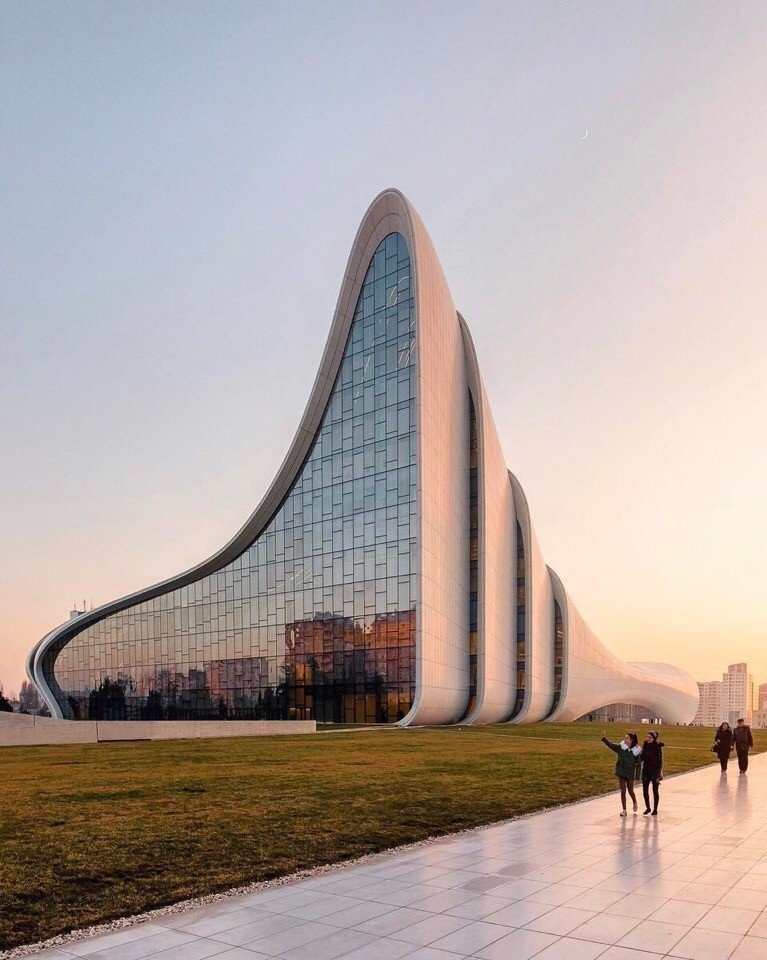 Sunny streets of Baku - 7