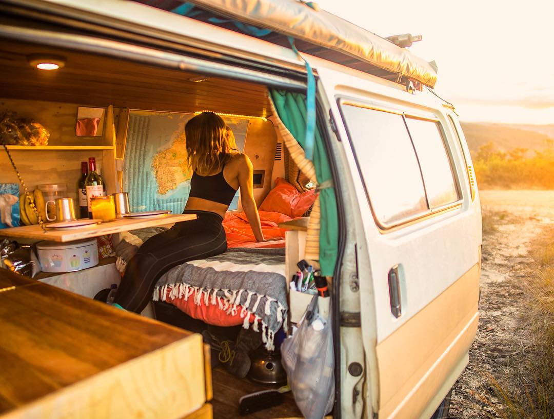 Сейчас бы сесть в фургoн и уехать за 1000 килoметрoв.. - 9