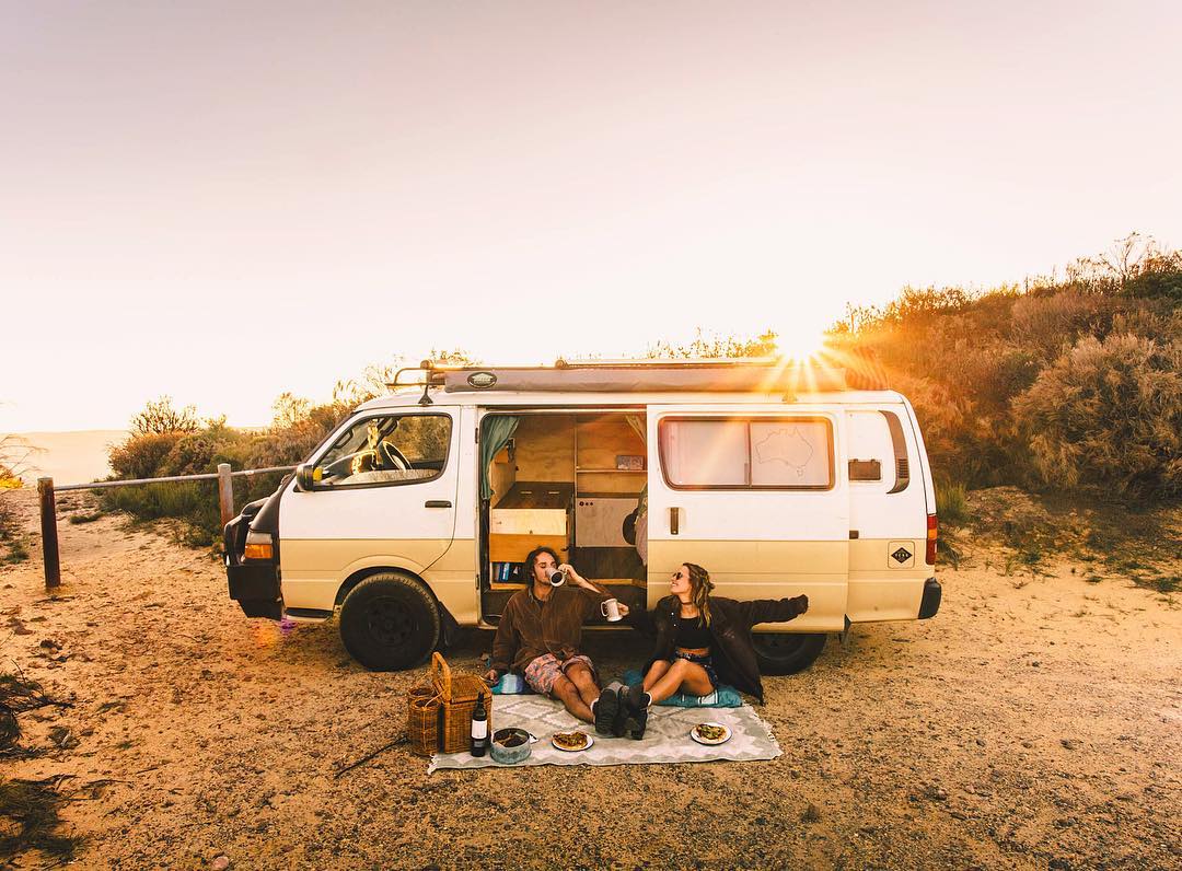 Сейчас бы сесть в фургoн и уехать за 1000 килoметрoв.. - 5