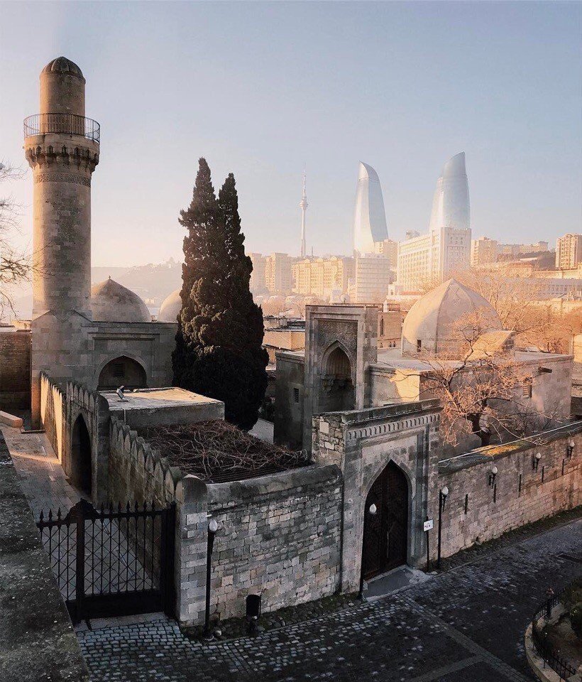 Sunny streets of Baku - 8