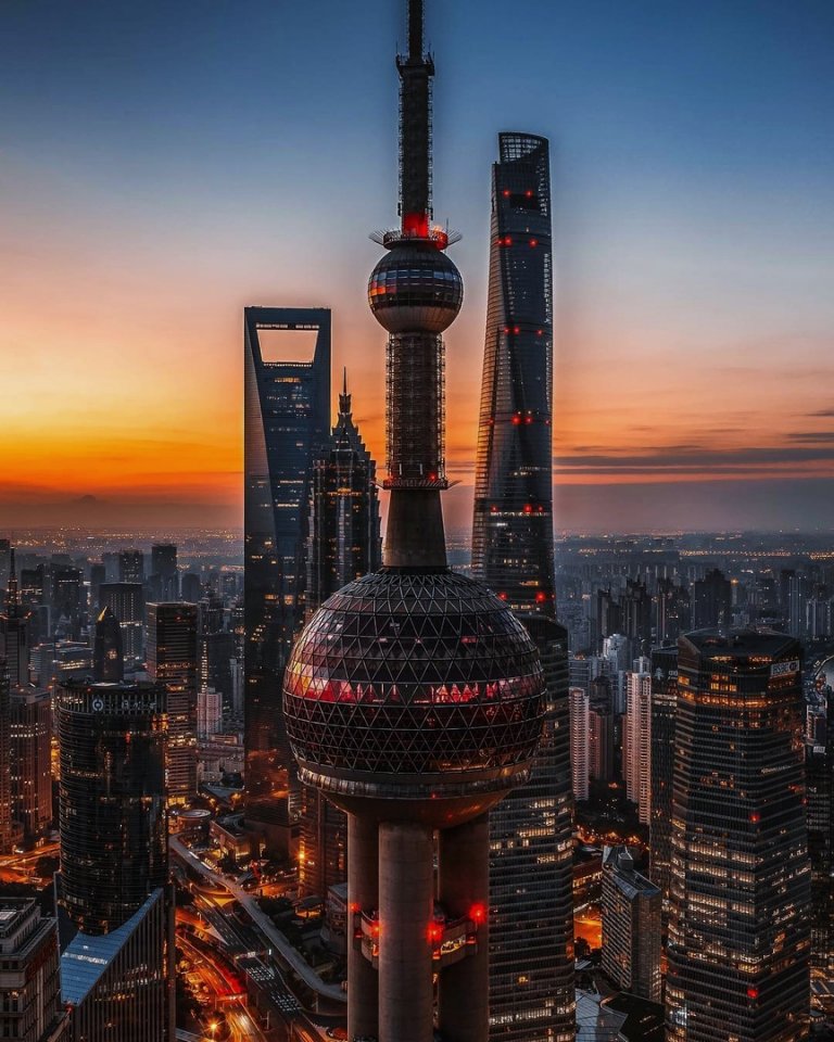 Футуристическое настроение Шанхая, Китай