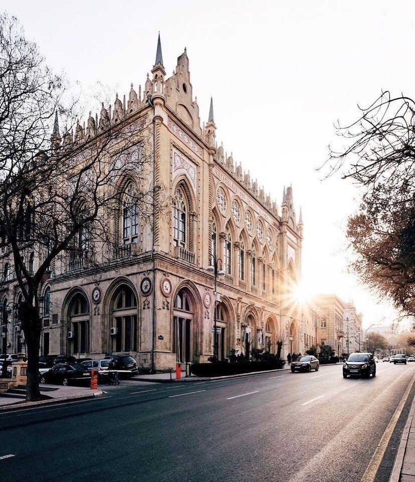 Sunny streets of Baku - 5